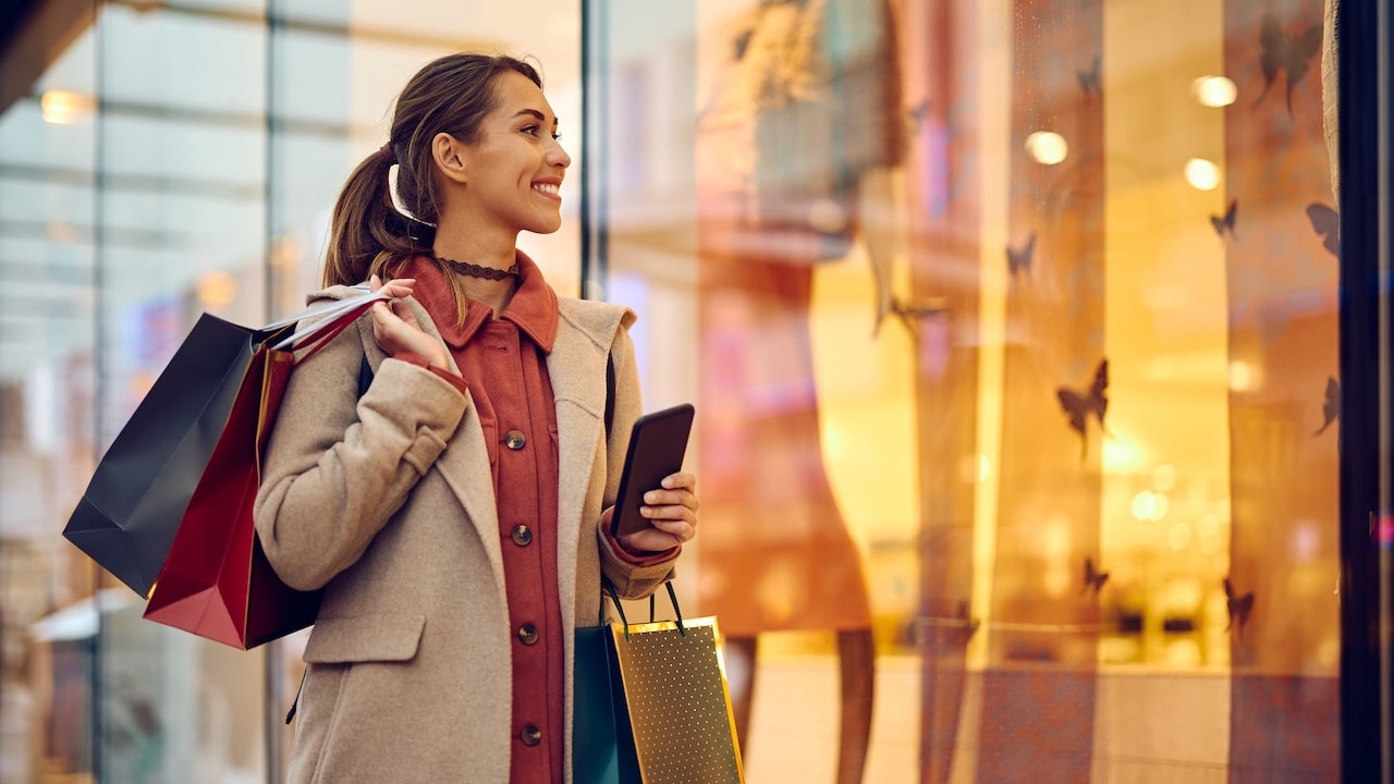 Consumer confidence drops but consumer spending keeps on climbing ...
