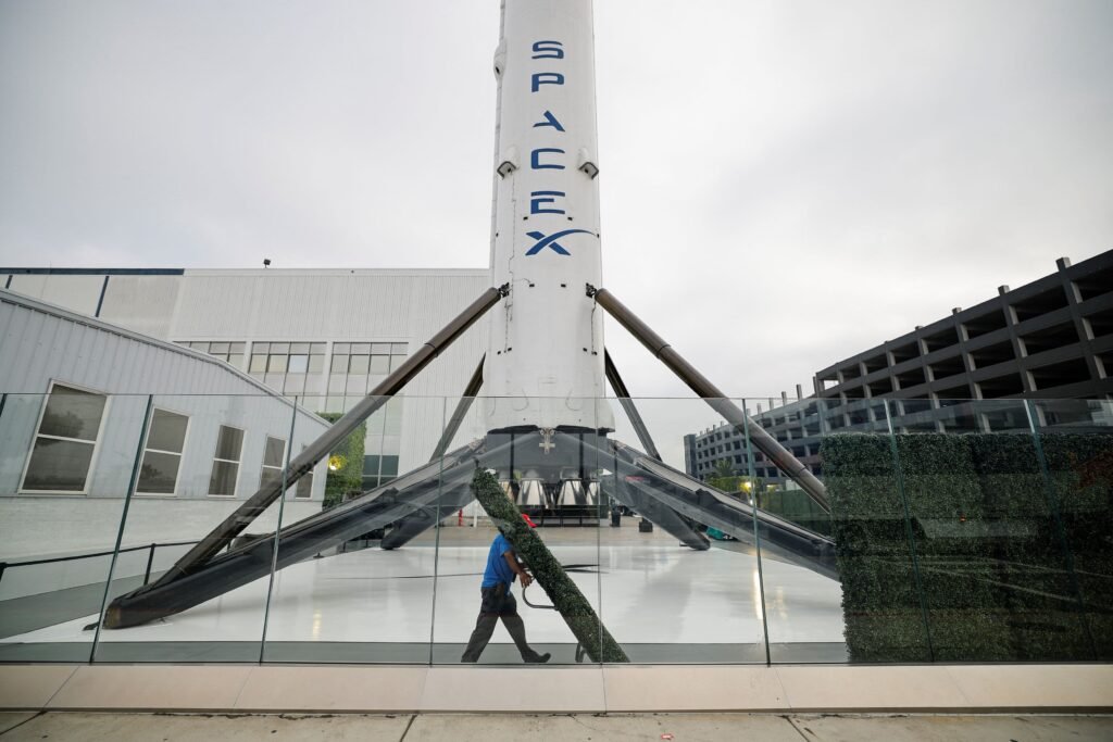 SpaceX Secures 800 MHz Low‑Band Spectrum to Turn Starlink Mobile Into a U.S. Carrier